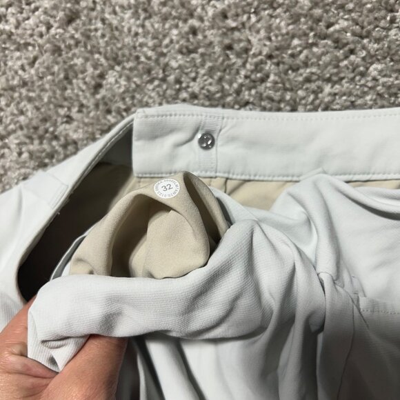 Lululemon Mens Sz 32 Light Gray ABC Shorts Stretch Athletic Casual - Picture 3 of 8